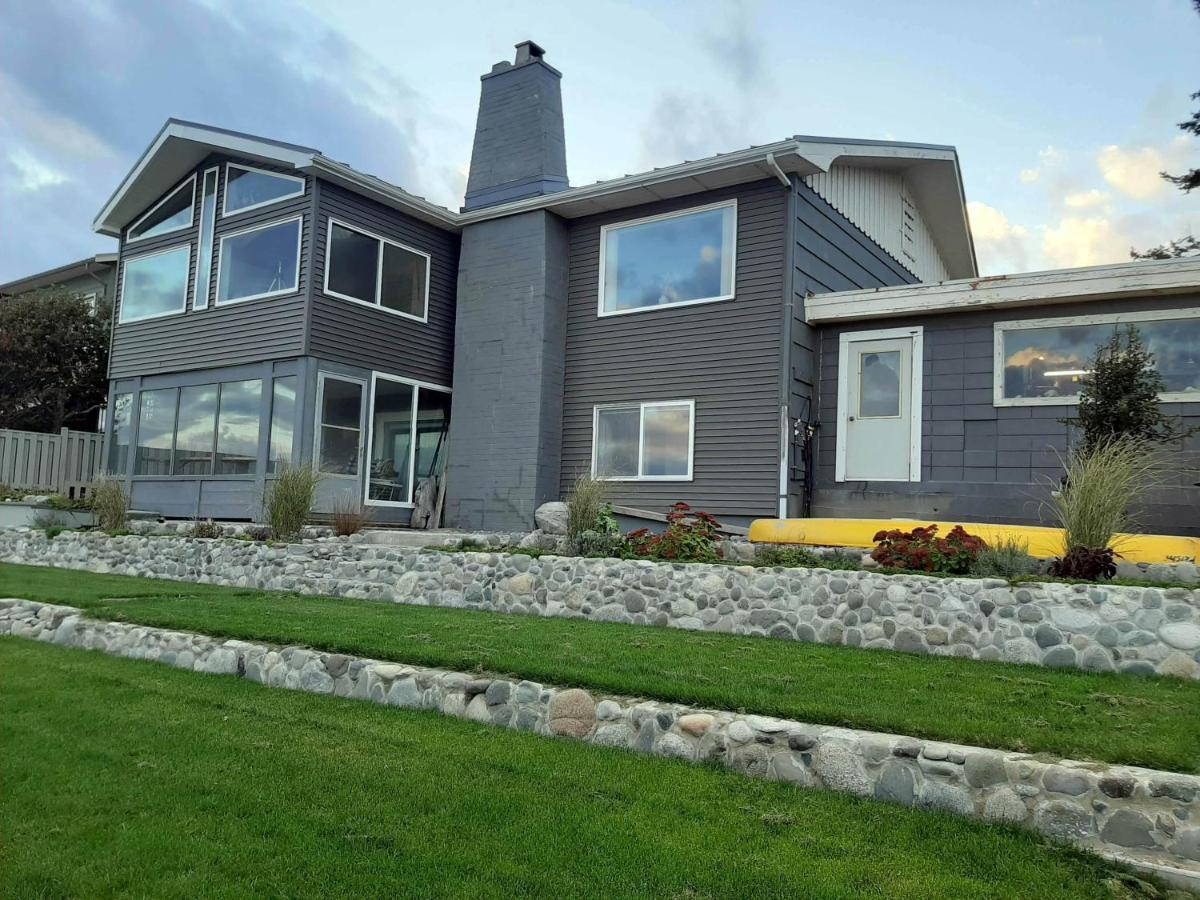 Oceanfront Paradise Comox Exterior photo