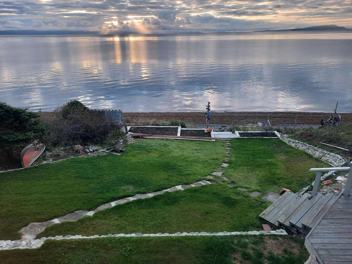 Oceanfront Paradise Comox Exterior photo